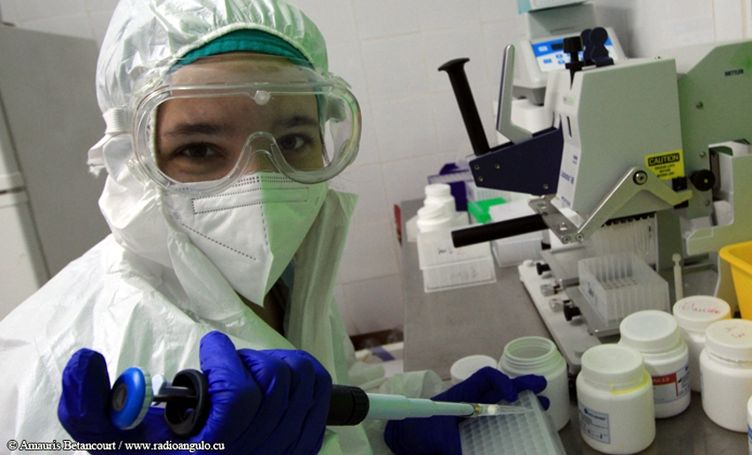 Mujeres, ciencia, Labororatorio de biología molecular, Holguín