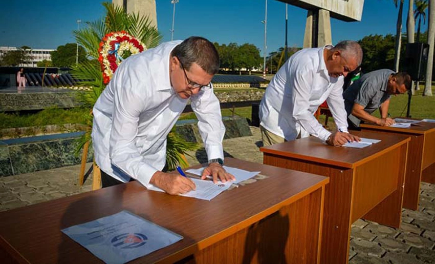 Firma de Código de Ética, Dirigentes, Holguín, Cuba
