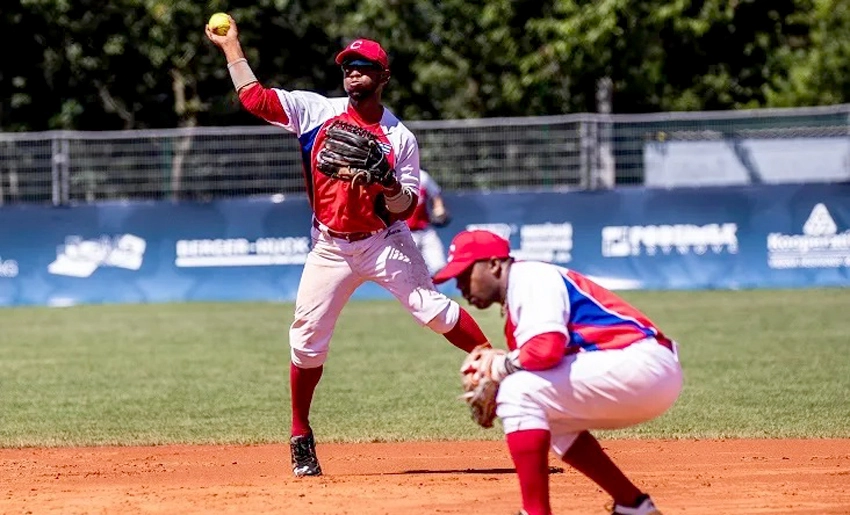 Juego de softbol, Holguín, Cuba