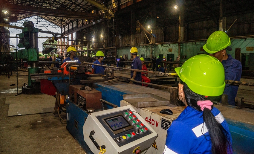 fabricación aditamentos, trabajadores en Felton, Mayarí, Holguín