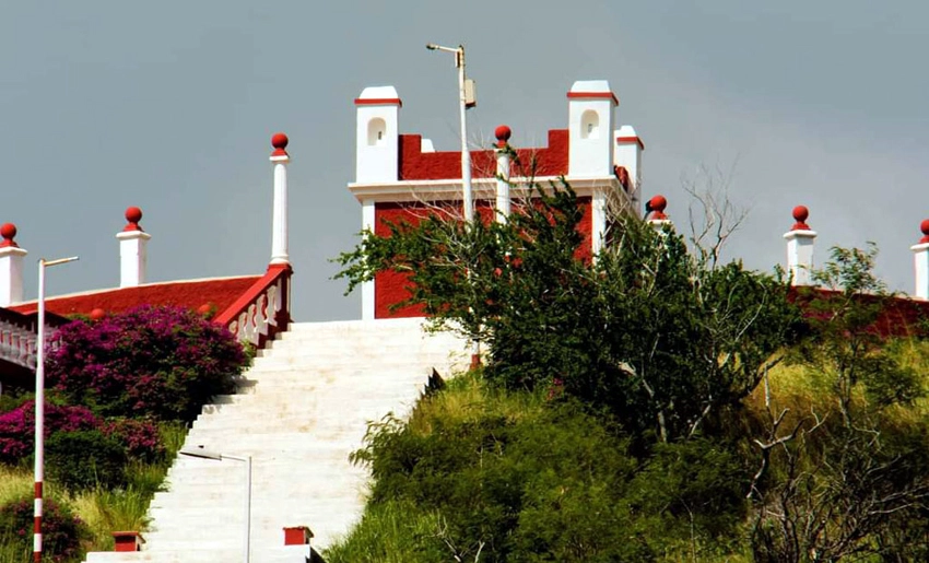 Escalinata de la Loma de la Cruz, Holguín