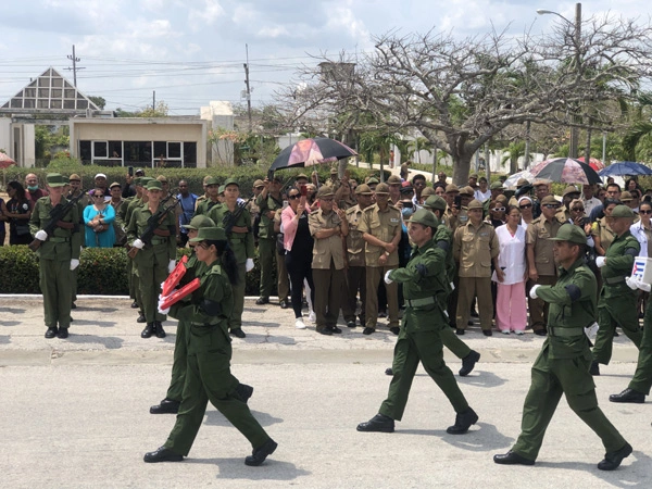 desfile militar, funeral, fallecimiento, accidente aéreo, Holguín