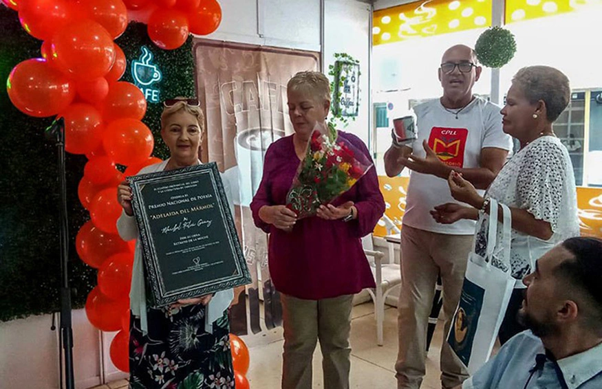 premio, Adelaida del Mármol, poesía, Maribel Feliú, Holguín