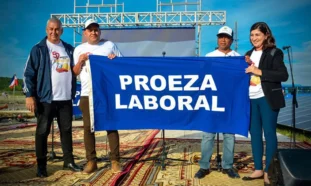 Bandera Proeza laboral, constructores, Holguín