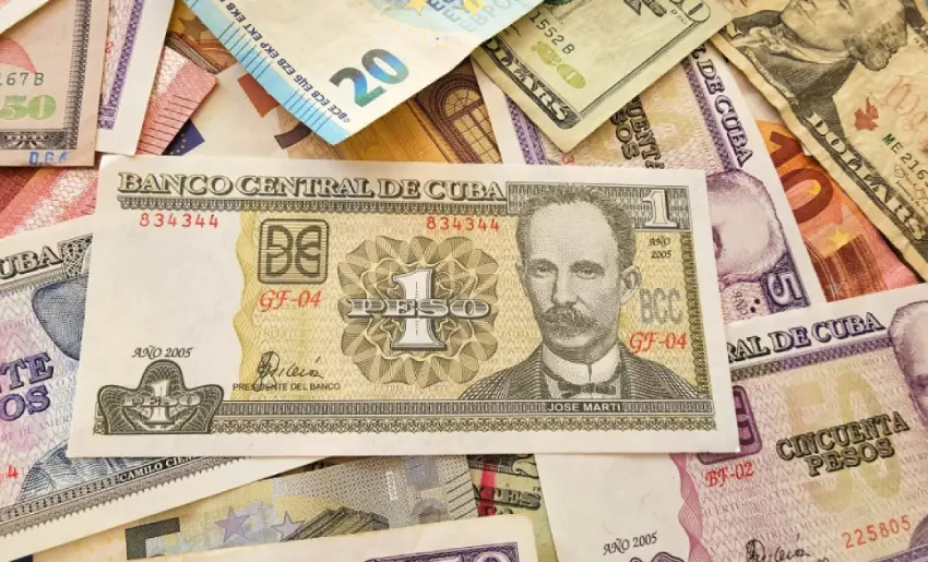Distintas monedas del mercado cambiario en Cuba