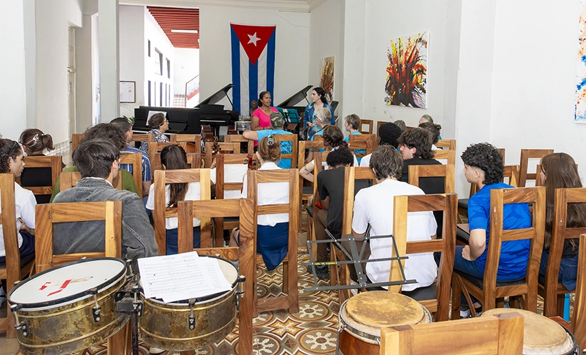 Visita a Escuela Elemental de Música