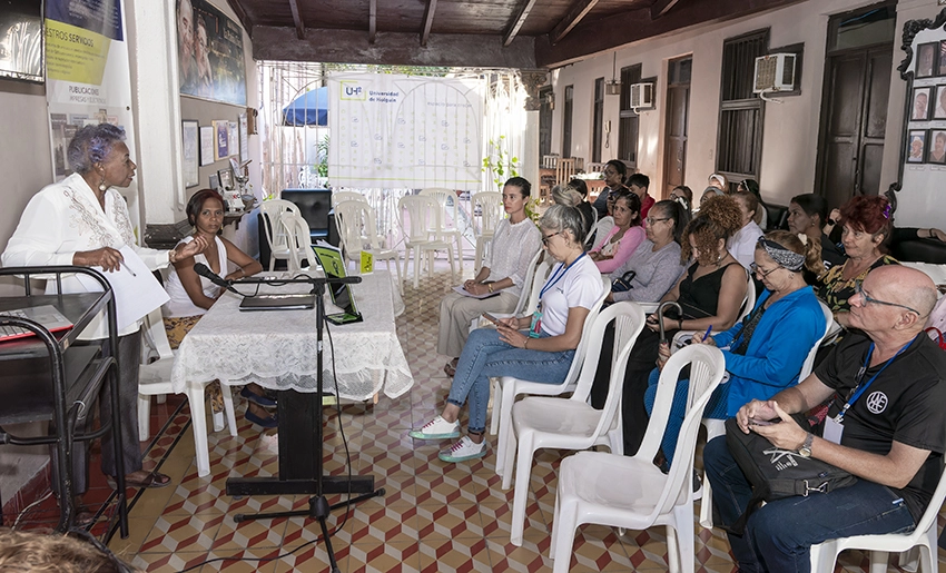 Conciencia Ediciones, Conferencia, Holguín