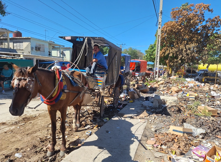 Piquera de coches en Holguín, contaminación basura