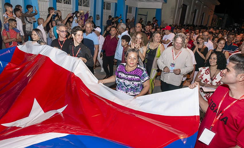 Desfile inaugural de FICGibara 2025