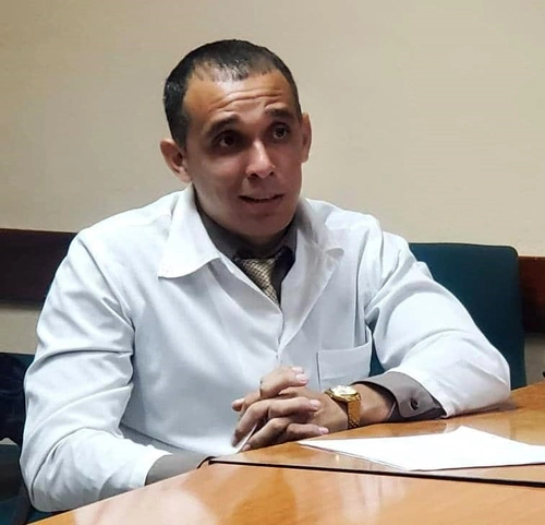 Dr. Luis Pereira Sarduy, Reumatólogo del Hospital Clínico Quirúrgico, Holguín
