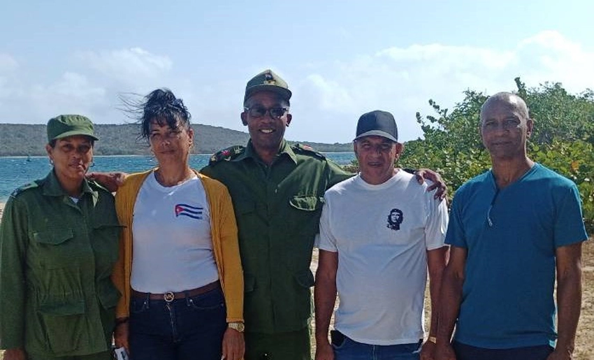 Yaniset junto a dirigentes de Holguín