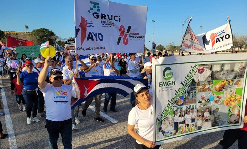 Desfile, Holguín, Primero de Mayo