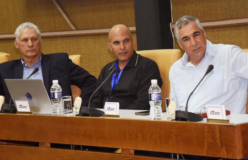 exhorta, Miguel Díaz-Canel, informáticos, transformación digital