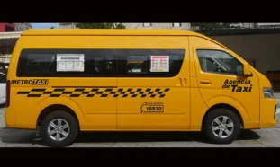 Microbuses, transporte, Cuba, Holguín