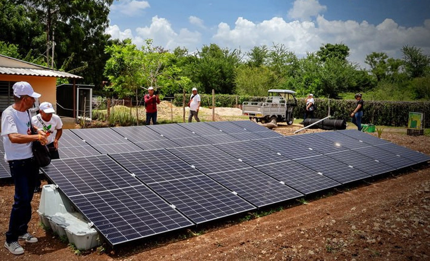 Montaje de paneles solares, Holguín