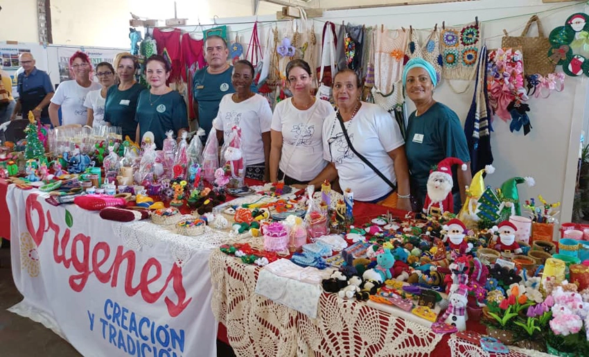 Miembros del proyecto Orígenes de artesanía, Holguín