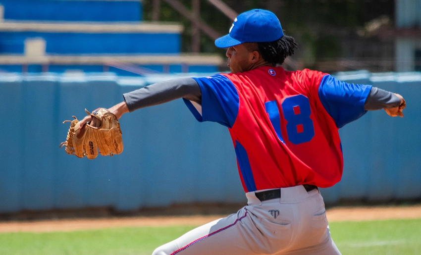 Ángel Altunaga, Béisbol, Holguín
