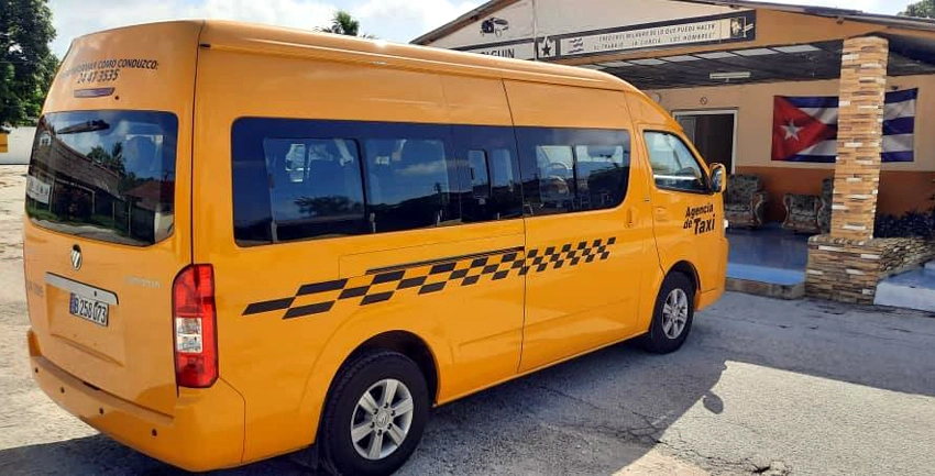 Microbuses en Holguín