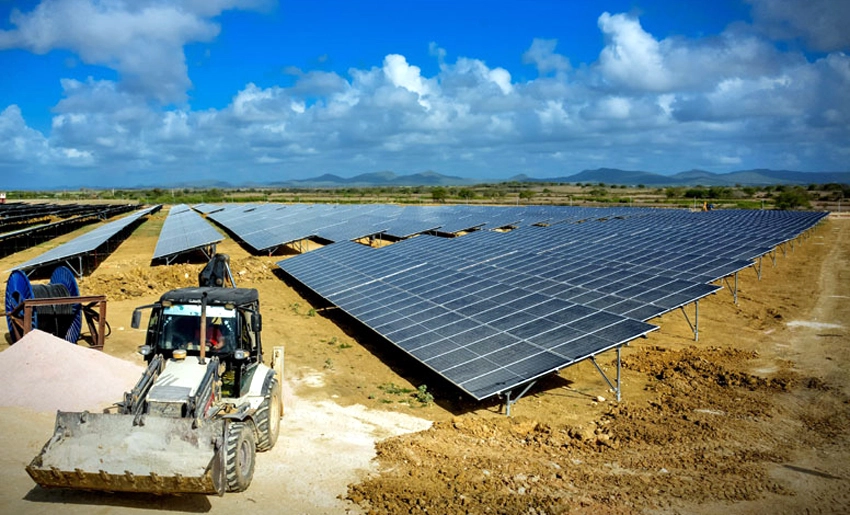Construcción de parque solar en Antilla, Holguín