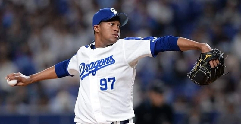 Martínez, 30 salvados, béisbol japonés, Gigantes de Yomiuri