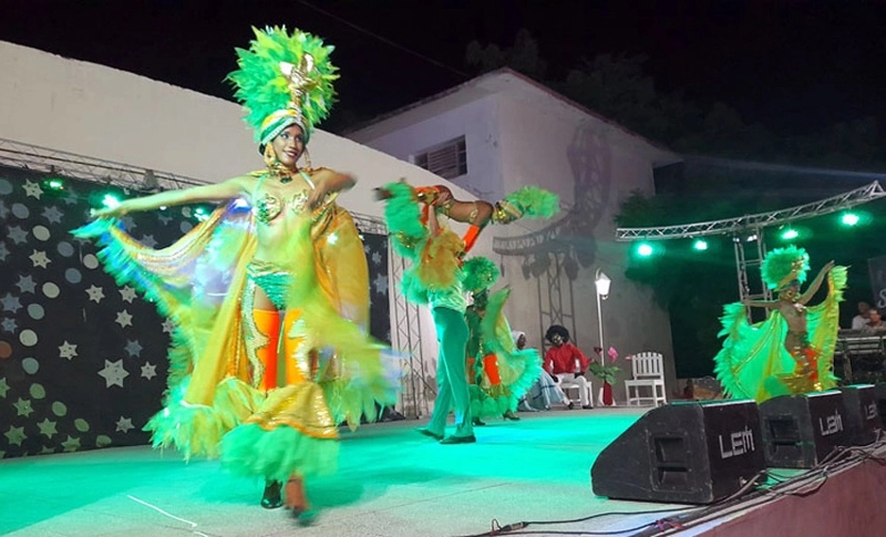 fiestas populares, Plaza Camilo Cienfuegos, ciudad de Holguín