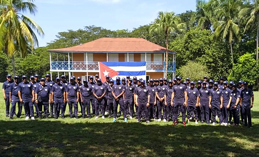 Equipo de béisbol de Holguín en Birán