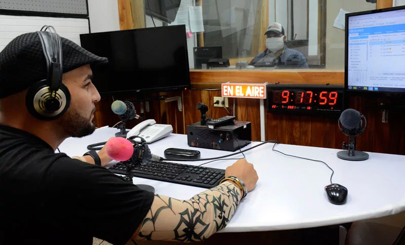 CMKO, aniversario 89, cultura, Holguín, Julio César, locutor, Estamos tan cerca, programa