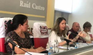 Ministra de Educación en Holguín