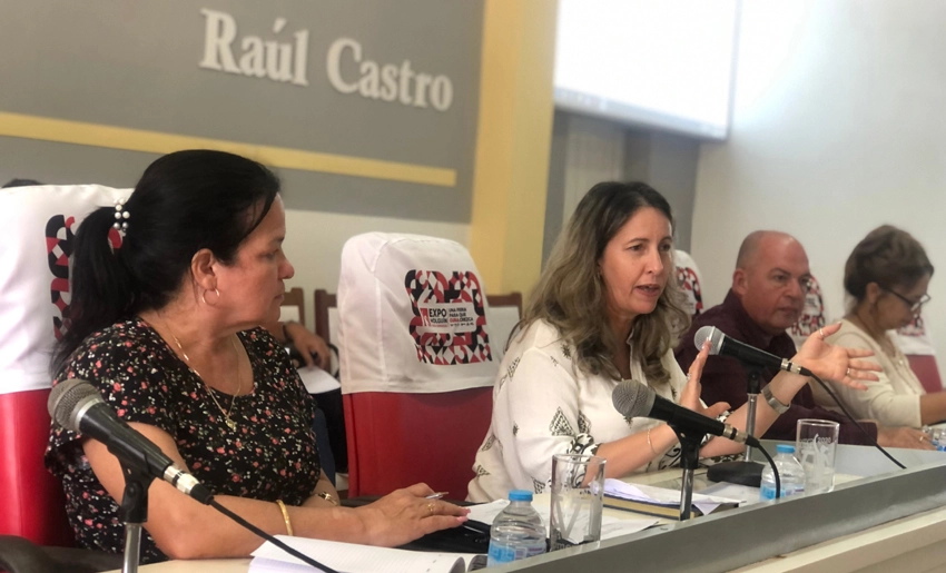 Ministra de Educación en Holguín