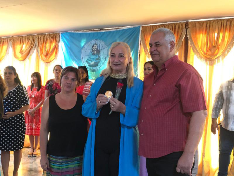 Reconocen a federadas holguineras en el aniversario 65 de la FMC   0