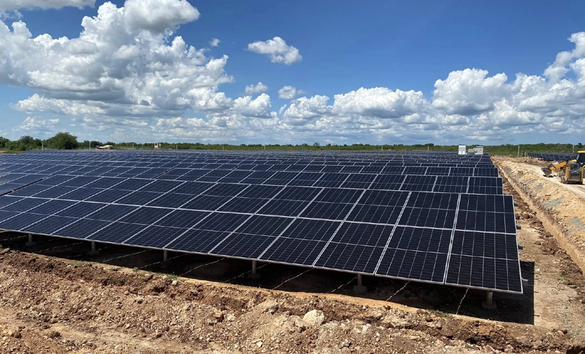Parque solar El Cocal en Urbano Noris, Holguín