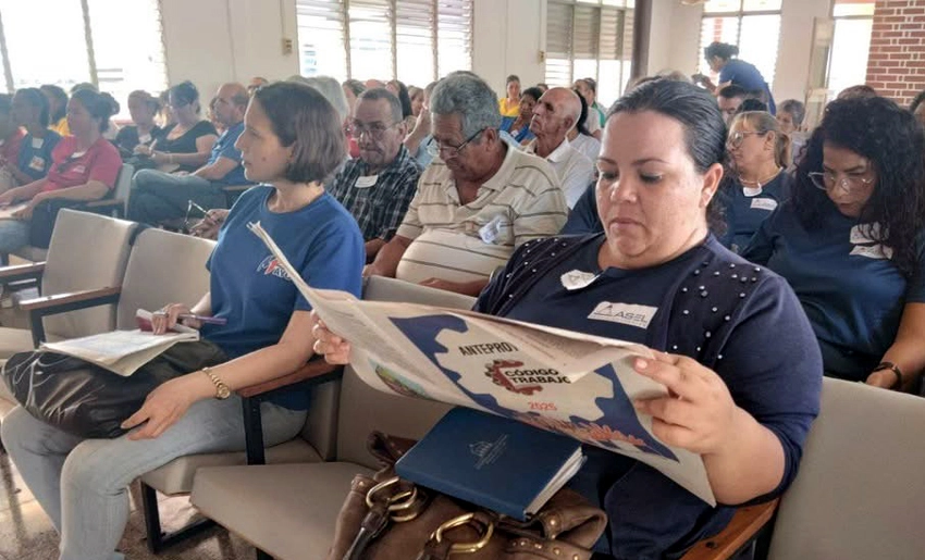 Trabajadores holguineros debaten anteproyecto Código de Trabajo
