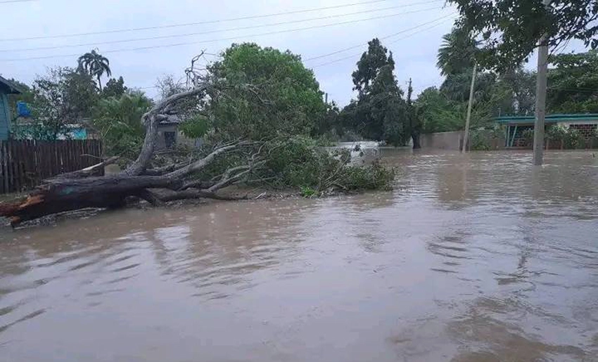 Inundaciones en Urbano Noris tras el paso de Melissa