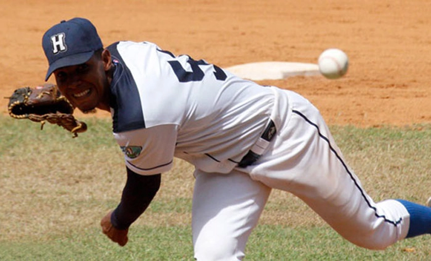 Uberleydis Estévez, equipo Cachorros de Holguín