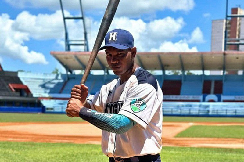 Cachorros, desborda, ofensiva, mantienen, cúspide, serie nacional, béisbol, Holguín