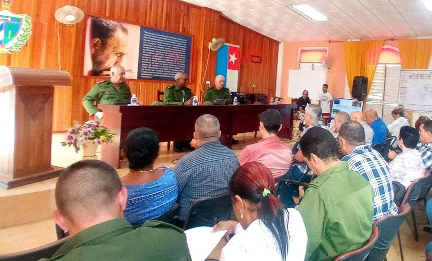 Díaz-Canel en reunión con máximas autoridades de Holguín