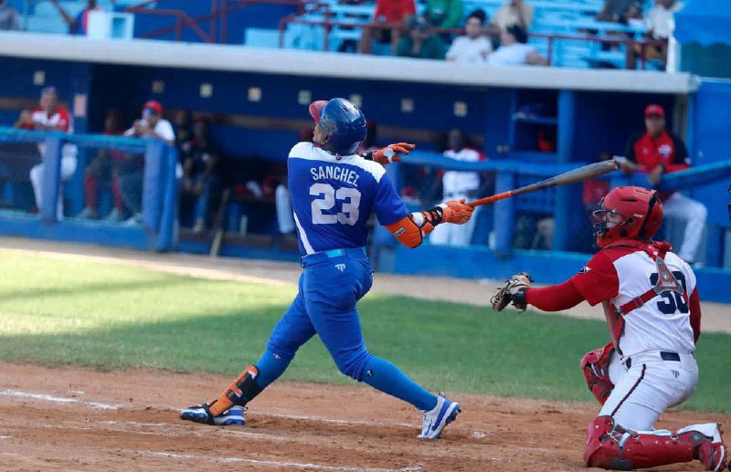 Cachorros, rematar, Gallos, caen, dura porfía, béisbol, serie nacional, Cuba