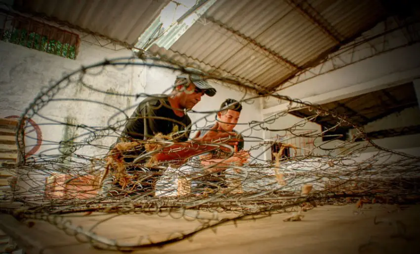 reparación de colchones en diferentes municipios afectados por las inundaciones provocadas por el huracán Melissa en Holguin