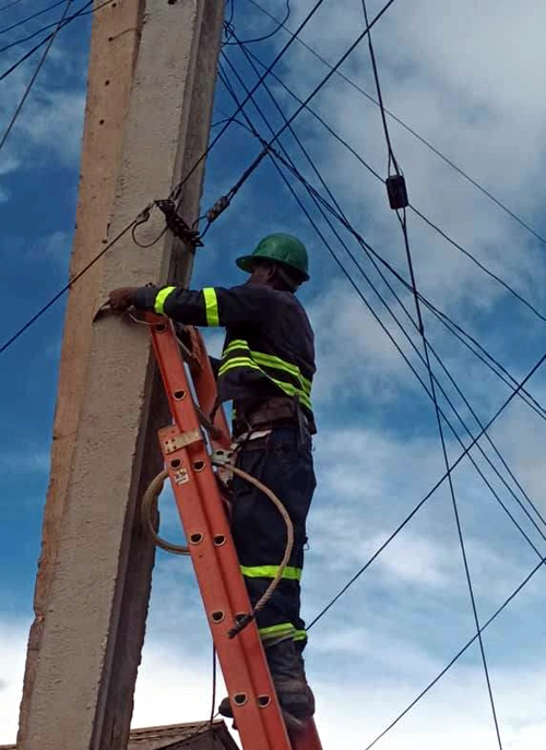Restauración del servicio eléctrico en Holguín