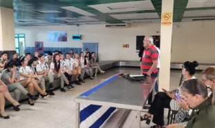 Aduanero en Holguín, control de drogas