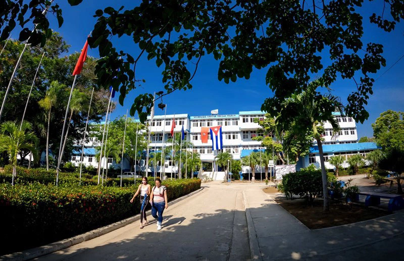 Universidad de Ciencias Médicas de Holguín, UCMHo, acreditó, especialidades, 2025, salud, Cuba