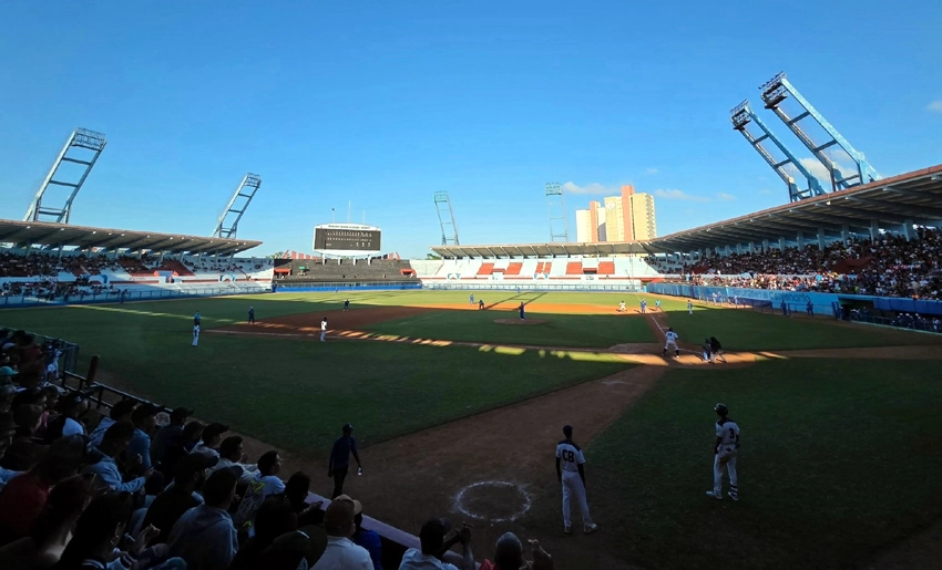 Estadio de béisbol Calixto García de Holguín