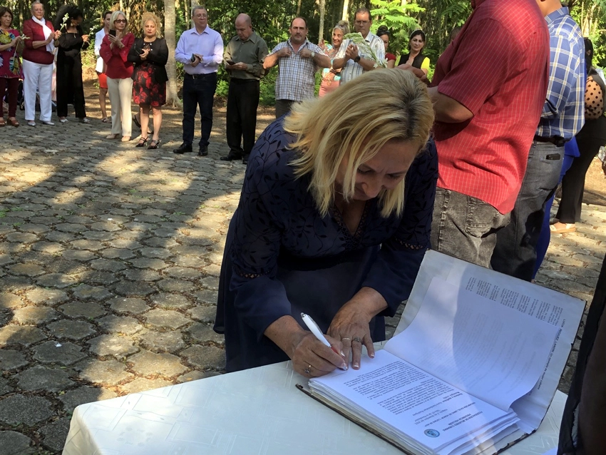Firma del libro Las Lucías de Hoy, Holguín