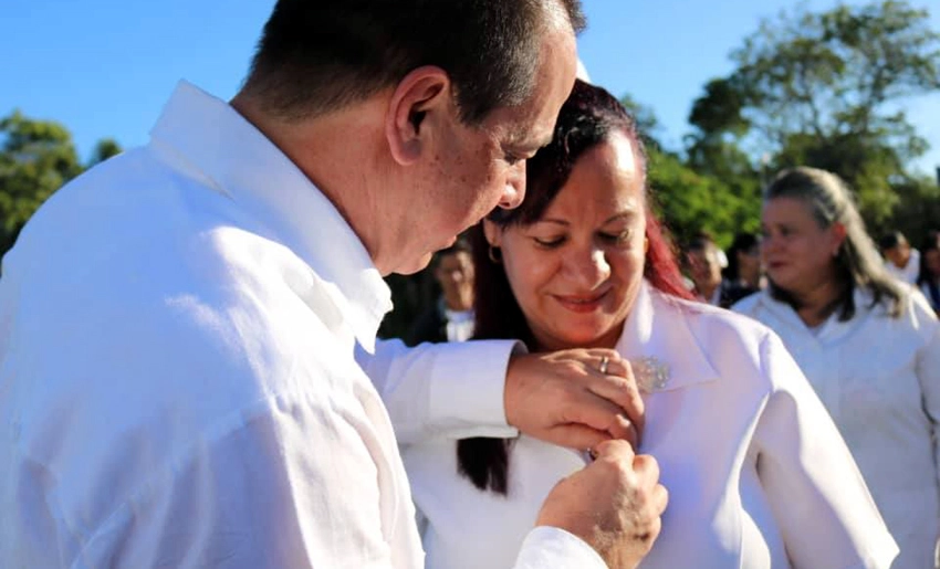 Minisitro de Salud reconoce a trabajadores del sector