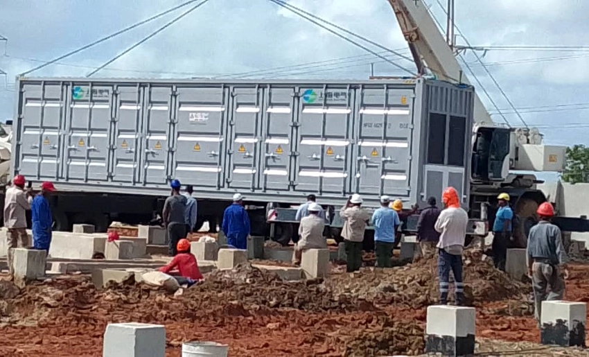 Montaje primer contenedor de energía en Cueto, Holguín