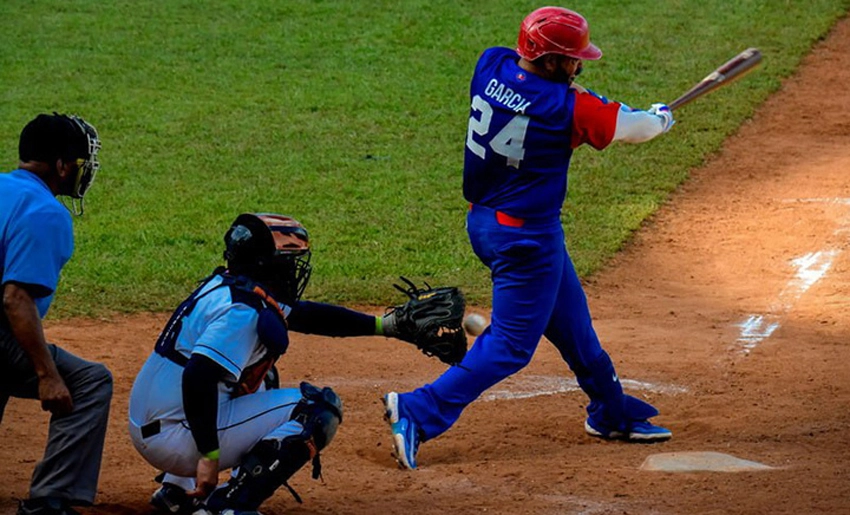 Juego de béisbol, Cazadores-Cachorros