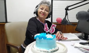 Enma García conductora del programa El especial de Sábado de la CMKO