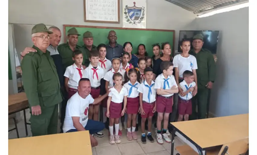 reinauguración escuela en melones holguin