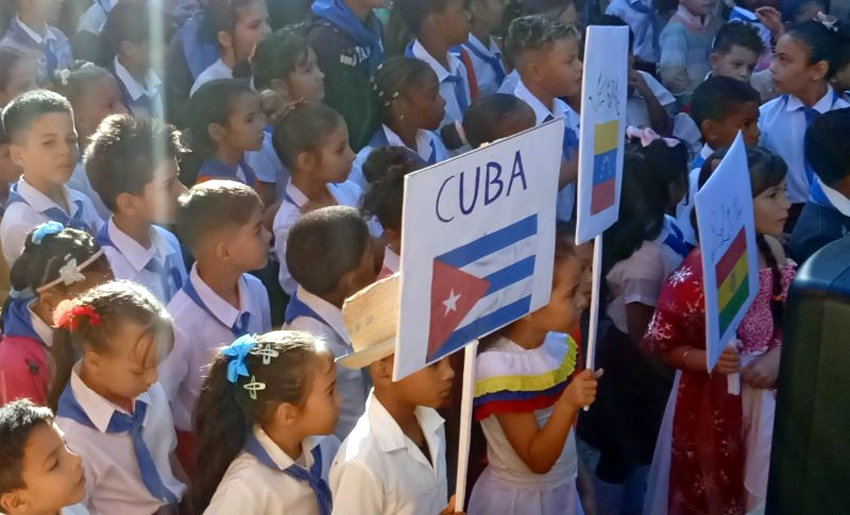 Estudiantes holguineros apoyan a Venezuela