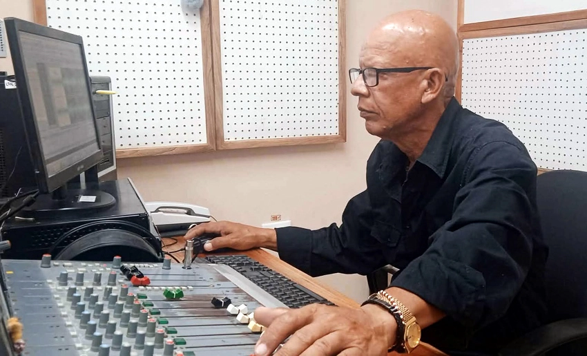 Luis Ernesto Urbino Hechavarría, realizador de sonido de Radio Angulo